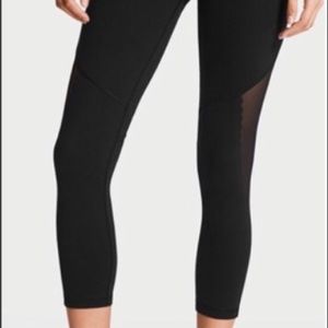 Victoria’s Secret  Knockout Capri Leggings